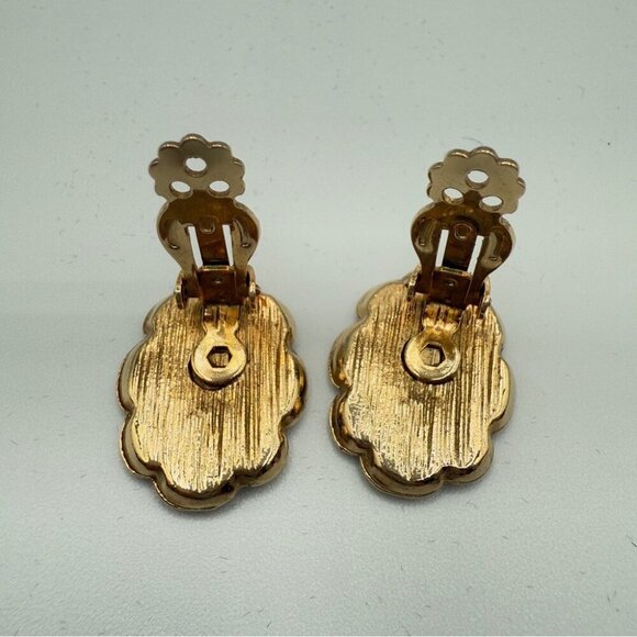 Vintage Square Dancing Oval Clip-On Earrings in Silver White and Gold - Picture 7 of 10